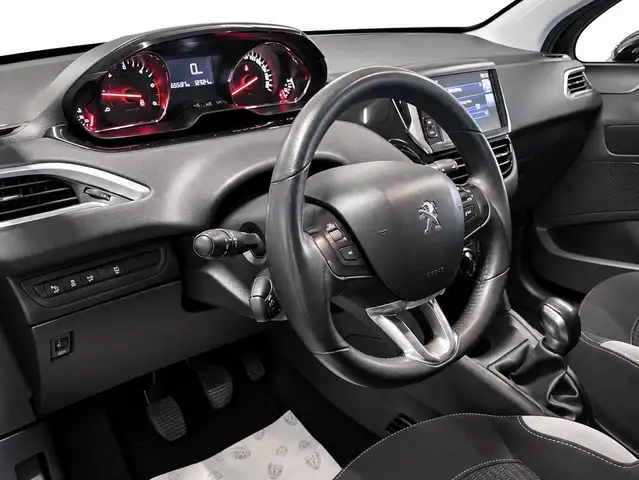Peugeot 208 view 9