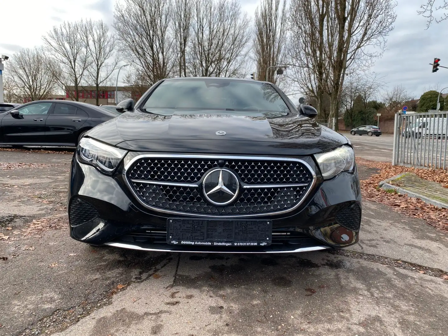 Mercedes-Benz E 200 Avantgarde Adv/Distr/Totw/Spur/Kamera/LED Schwarz - 1
