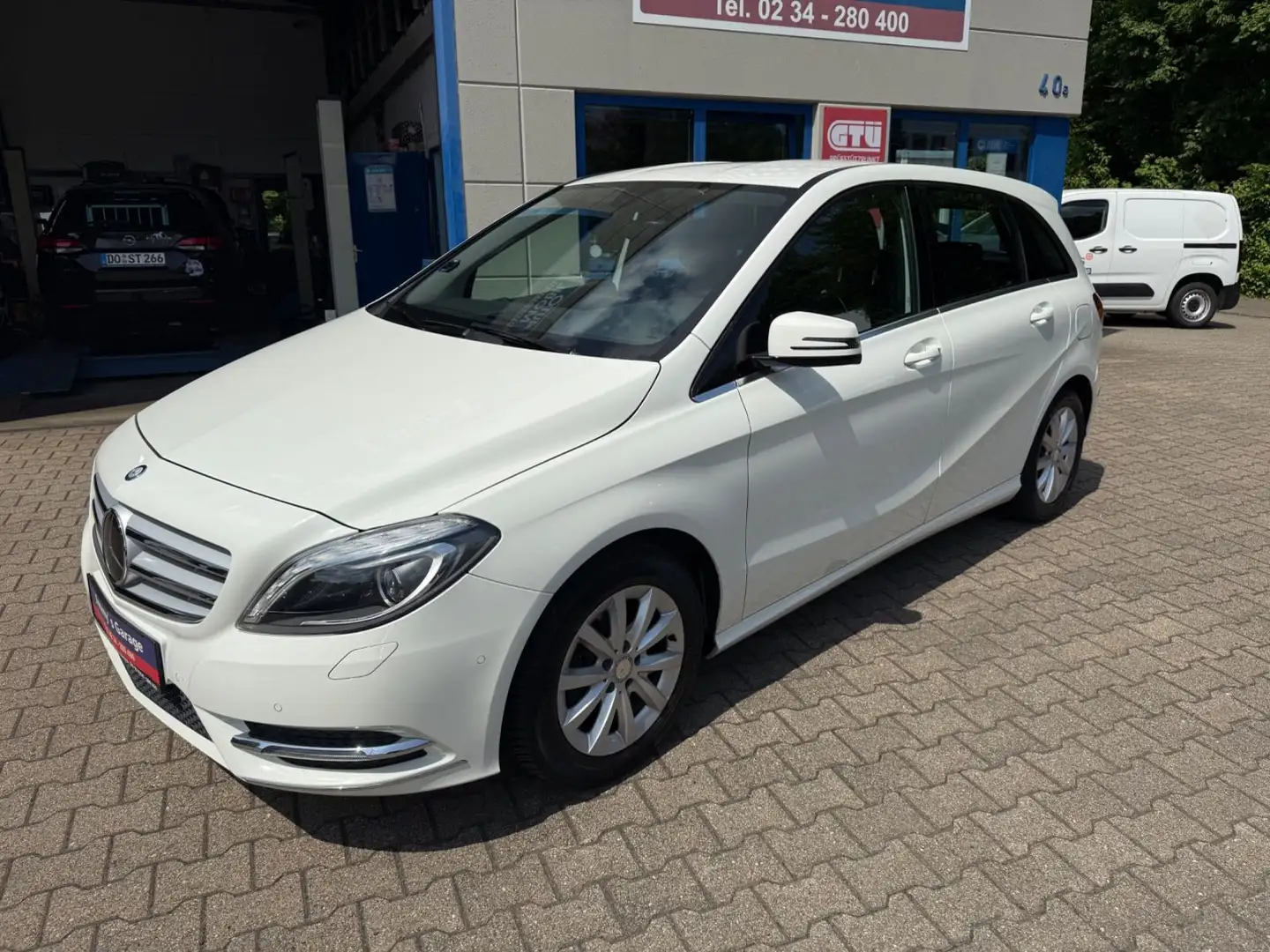 Mercedes-Benz B 180 B -Klasse B 180 Bi Xenon Navi PDC AHK Blanc - 1