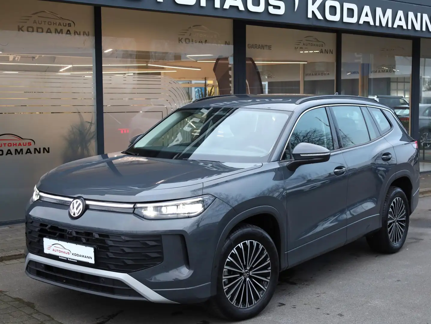 Volkswagen Tayron 2.0TDI 4Motion *360°Cam*MATRIX*AHK*7 Sitz Gris - 2