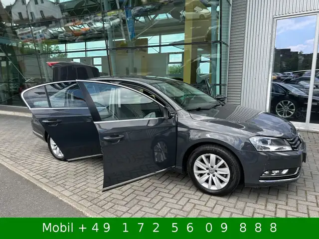 Volkswagen Passat view 4