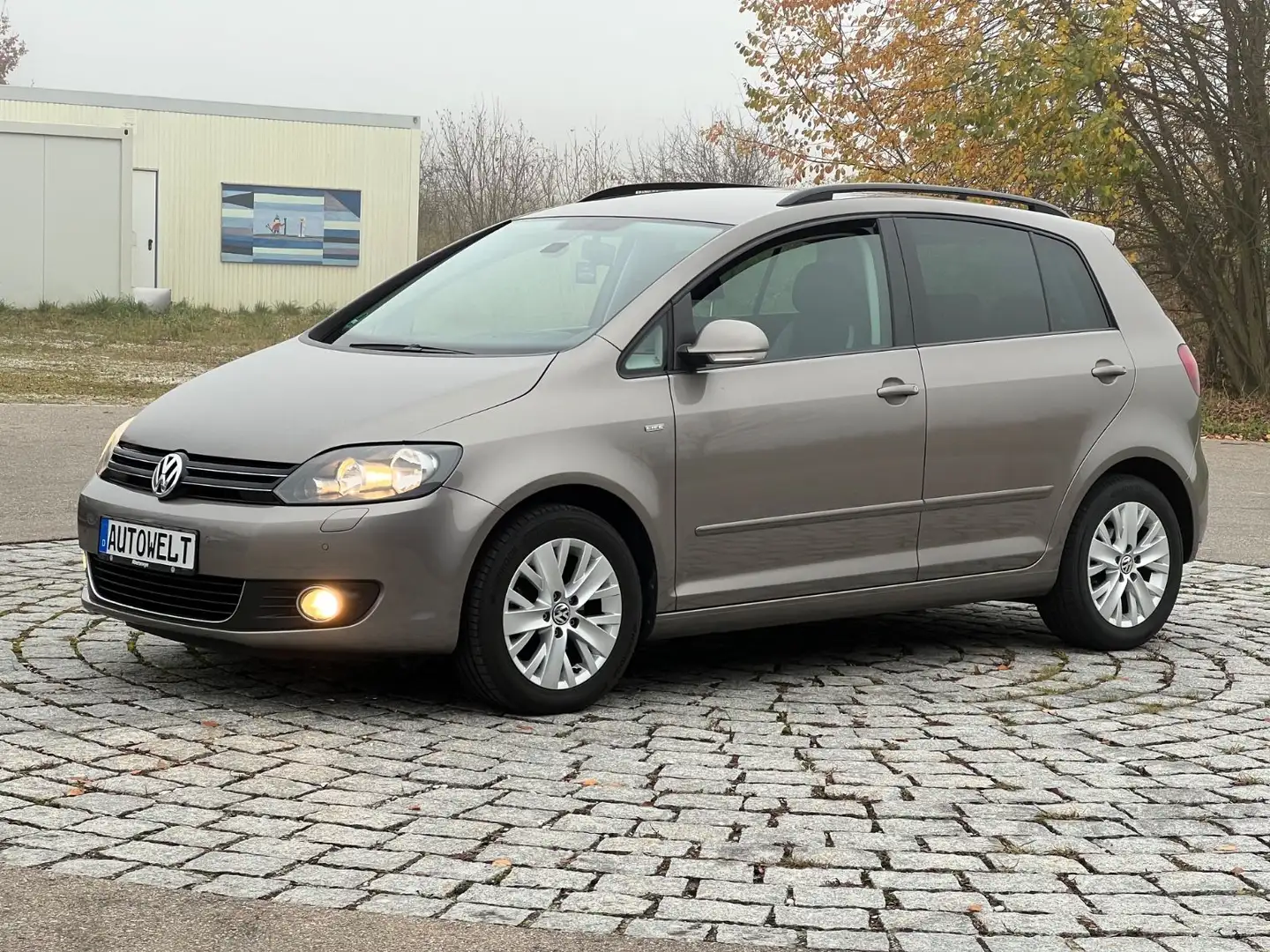 Volkswagen Golf Plus VI Life 1,2TSI DSG AHK Navi Temp PDC Braun - 2