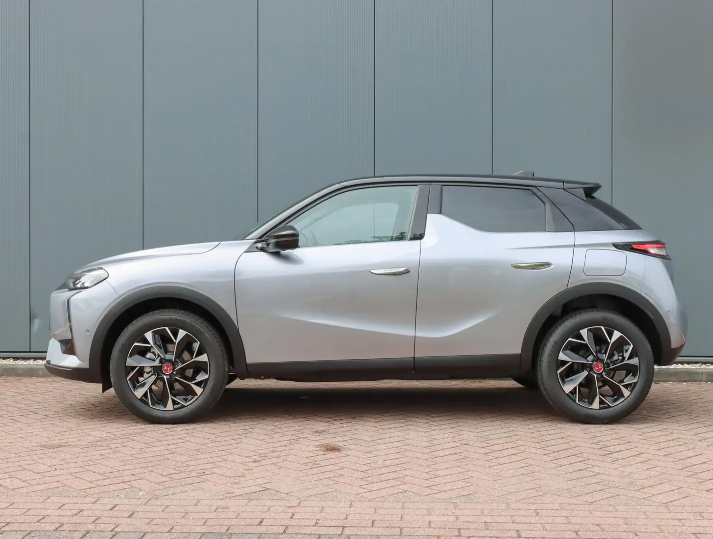 DS Automobiles DS 3 130pk Automaat Performance Line+ | Navigatie | Cam Grau - 2