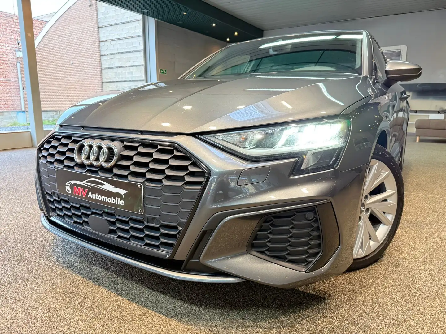 Audi A3 35TFSI S line S tronic * TVA Deduct * Navi * Cuir Gris - 1