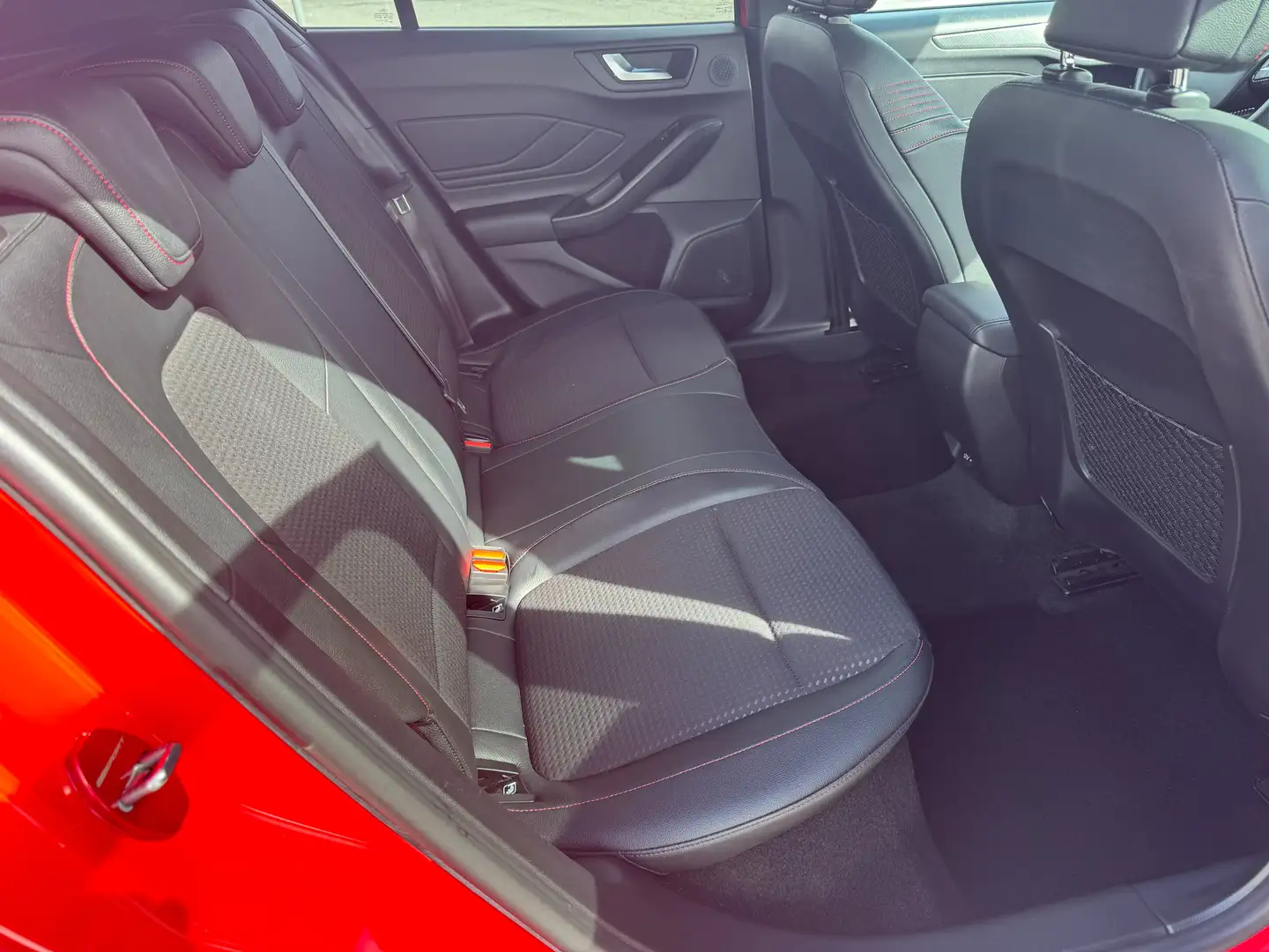 Ford Focus ST LINE/GARANTIE. Rood - 2