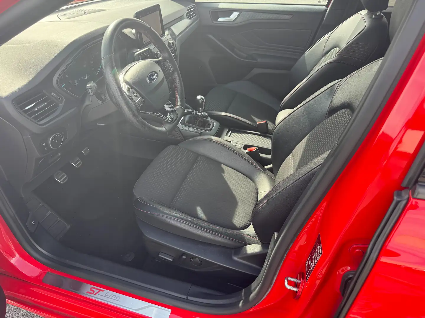 Ford Focus ST LINE/GARANTIE. Rood - 1