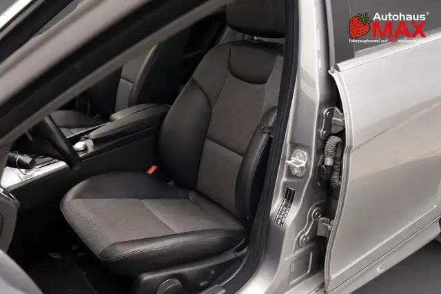 Mercedes-Benz C Class view 14