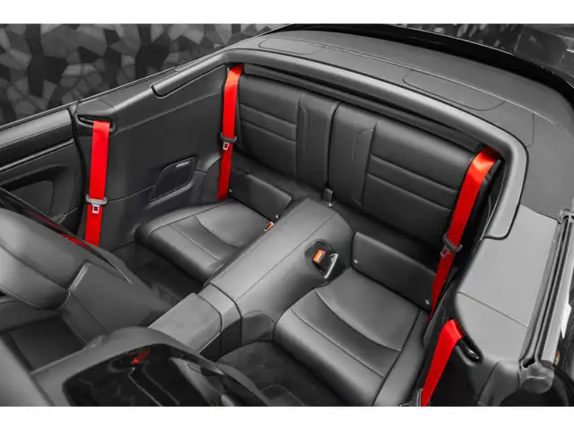 Porsche 992 view 15