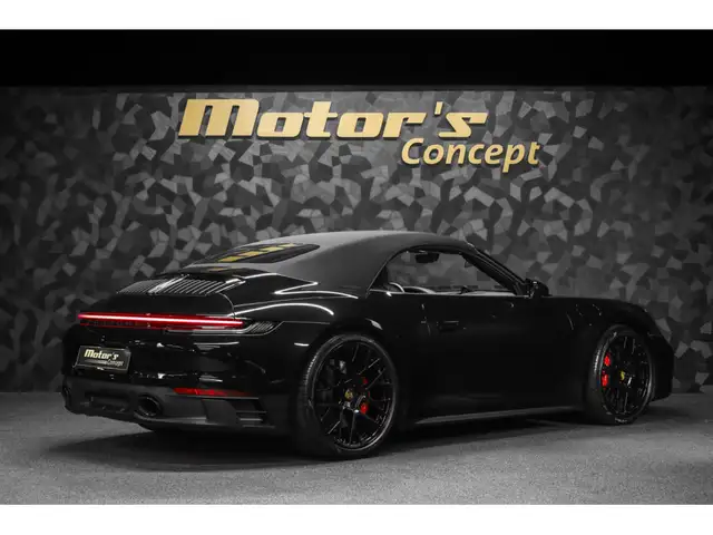 Porsche 992 view 3