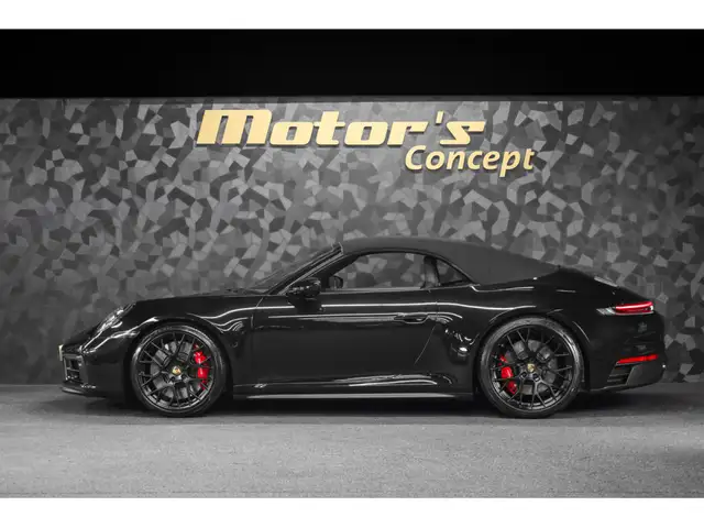Porsche 992 view 2