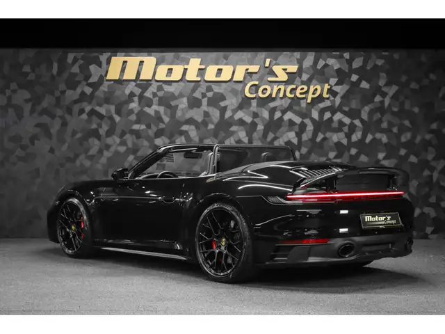Porsche 992 view 7
