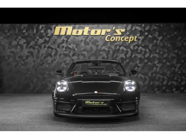Porsche 992 view 4