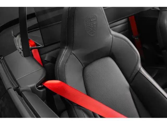 Porsche 992 view 13