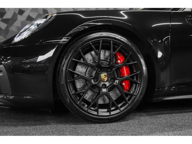 Porsche 992 view 11