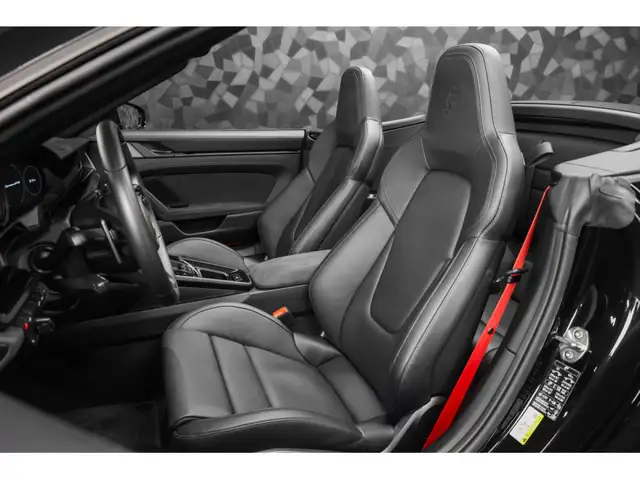 Porsche 992 view 9