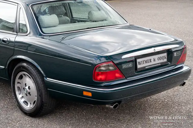 Jaguar XJ view 15