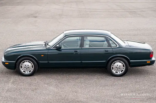 Jaguar XJ view 6