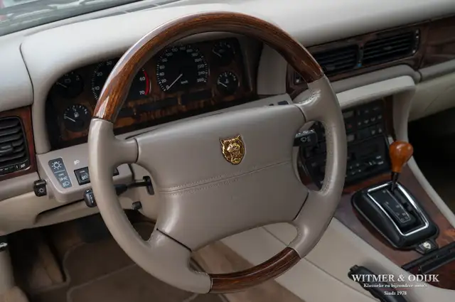 Jaguar XJ view 8