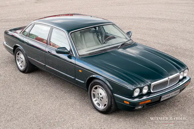 Jaguar XJ view 2