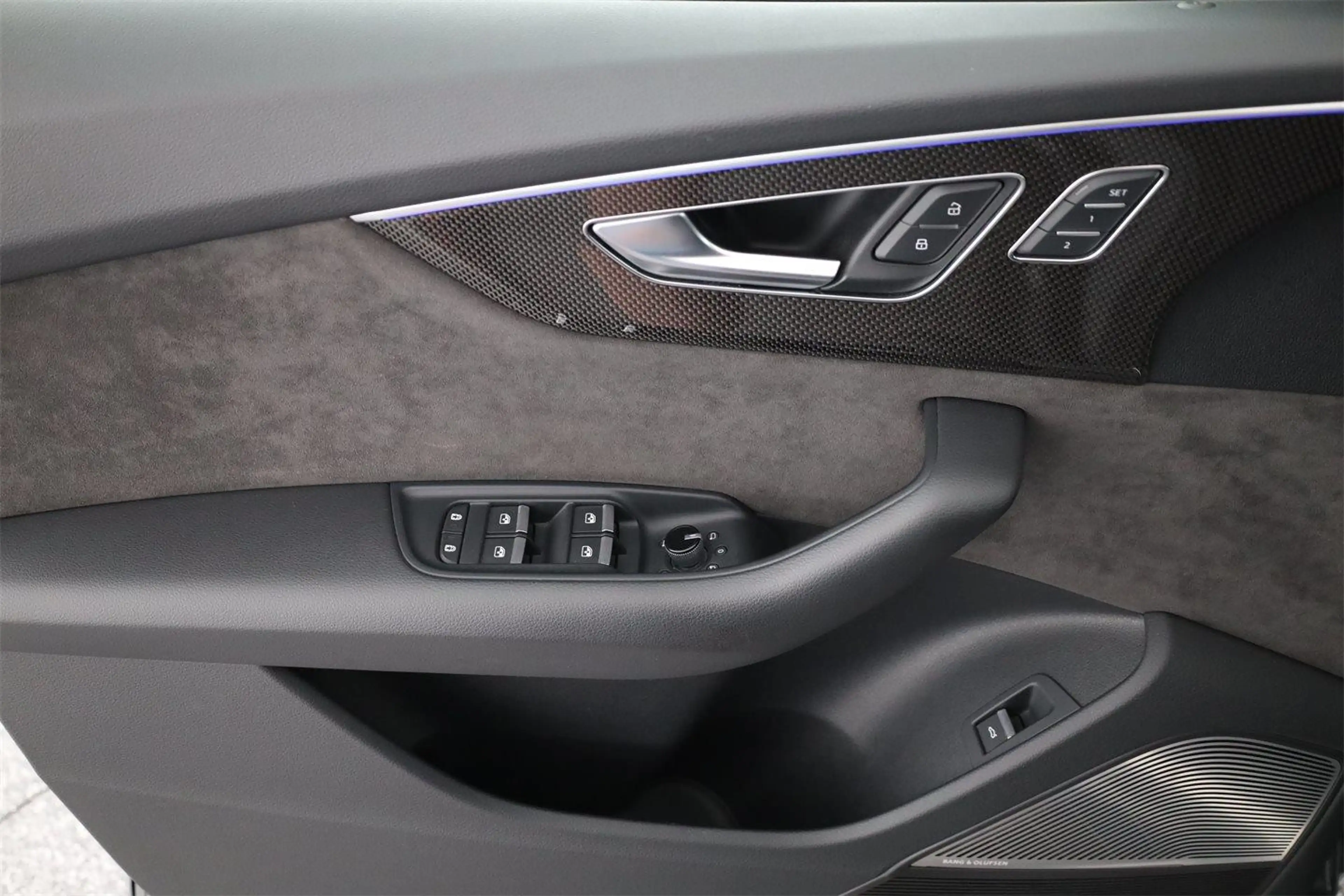 Audi SQ8 TDI quattro Tiptronic AHK Matrix Memory 360° — photo 13