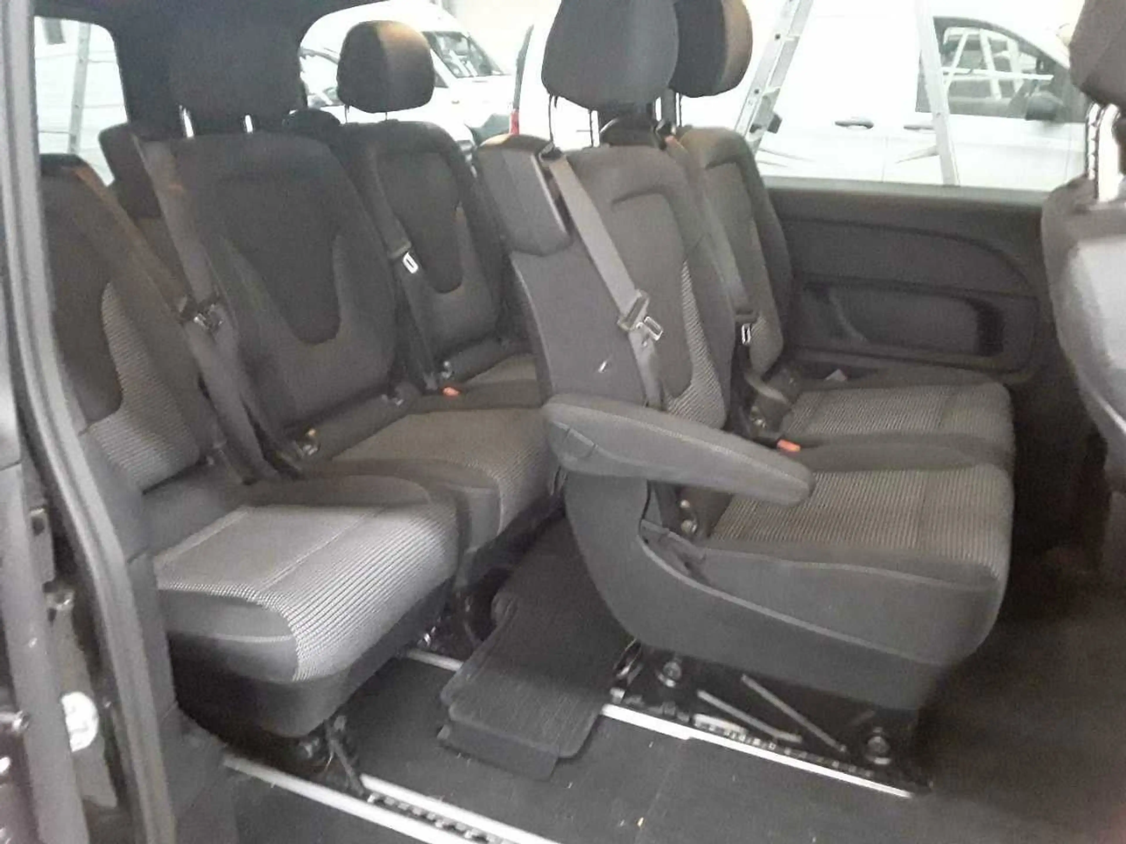 Mercedes-Benz V 220 d 4MATIC EDITION AMG AIRMATIC elektr Türen — photo 6
