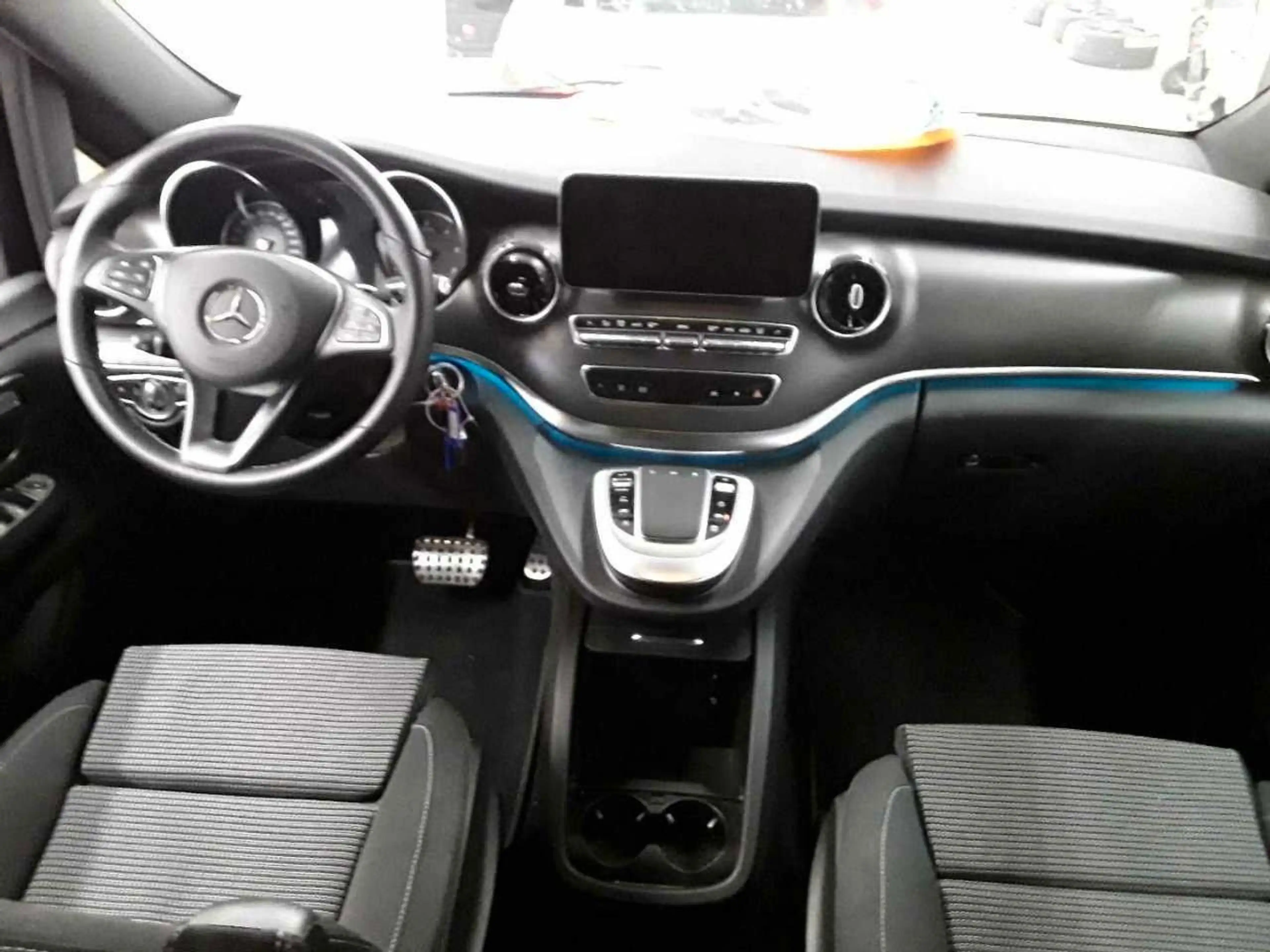 Mercedes-Benz V 220 d 4MATIC EDITION AMG AIRMATIC elektr Türen — photo 10