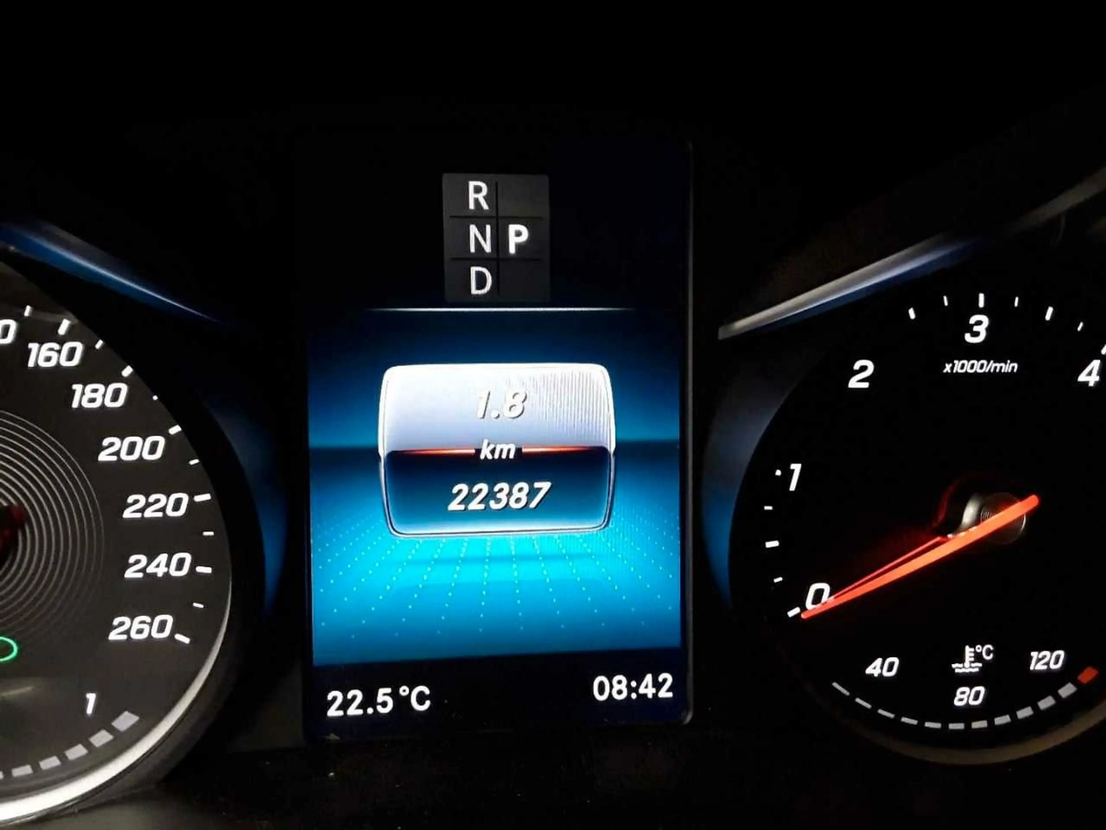 Mercedes-Benz V 220 d 4MATIC EDITION AMG AIRMATIC elektr Türen — photo 9