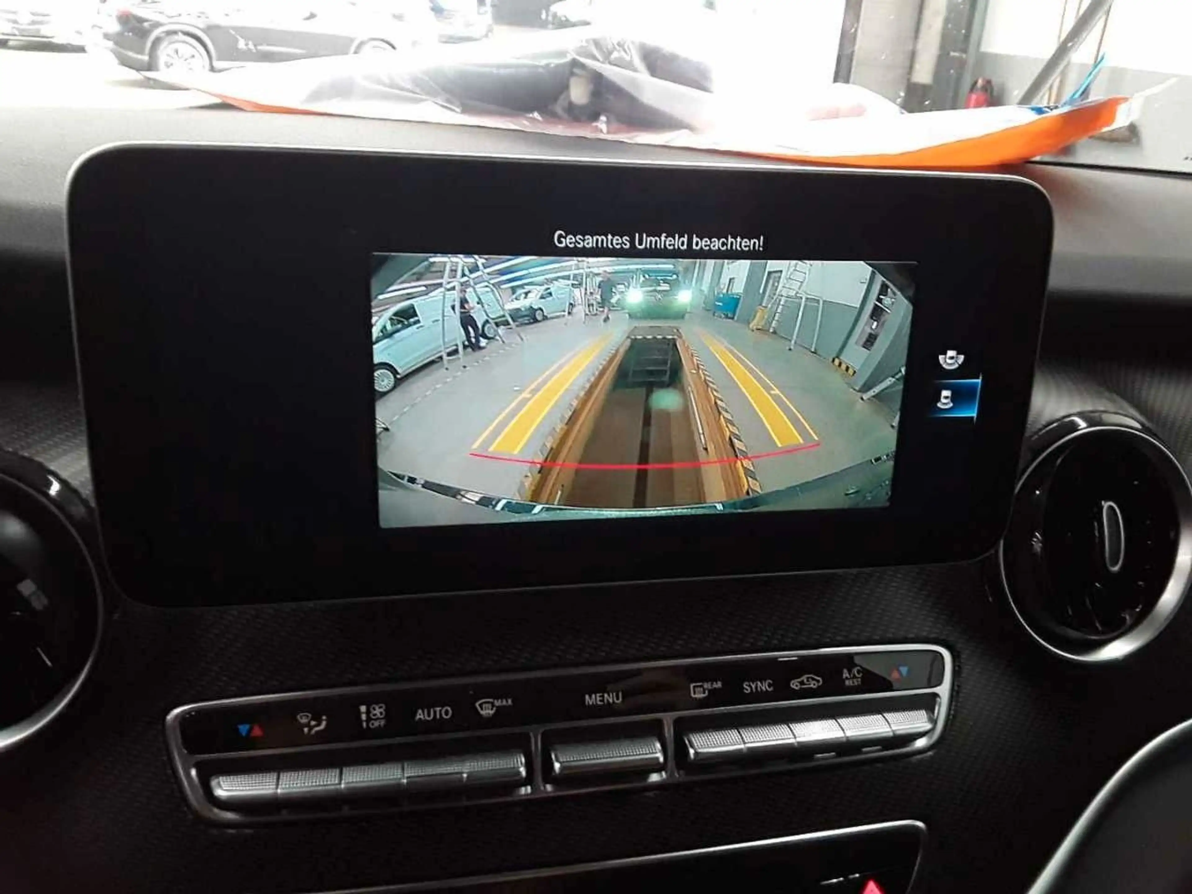 Mercedes-Benz V 220 d 4MATIC EDITION AMG AIRMATIC elektr Türen — photo 11
