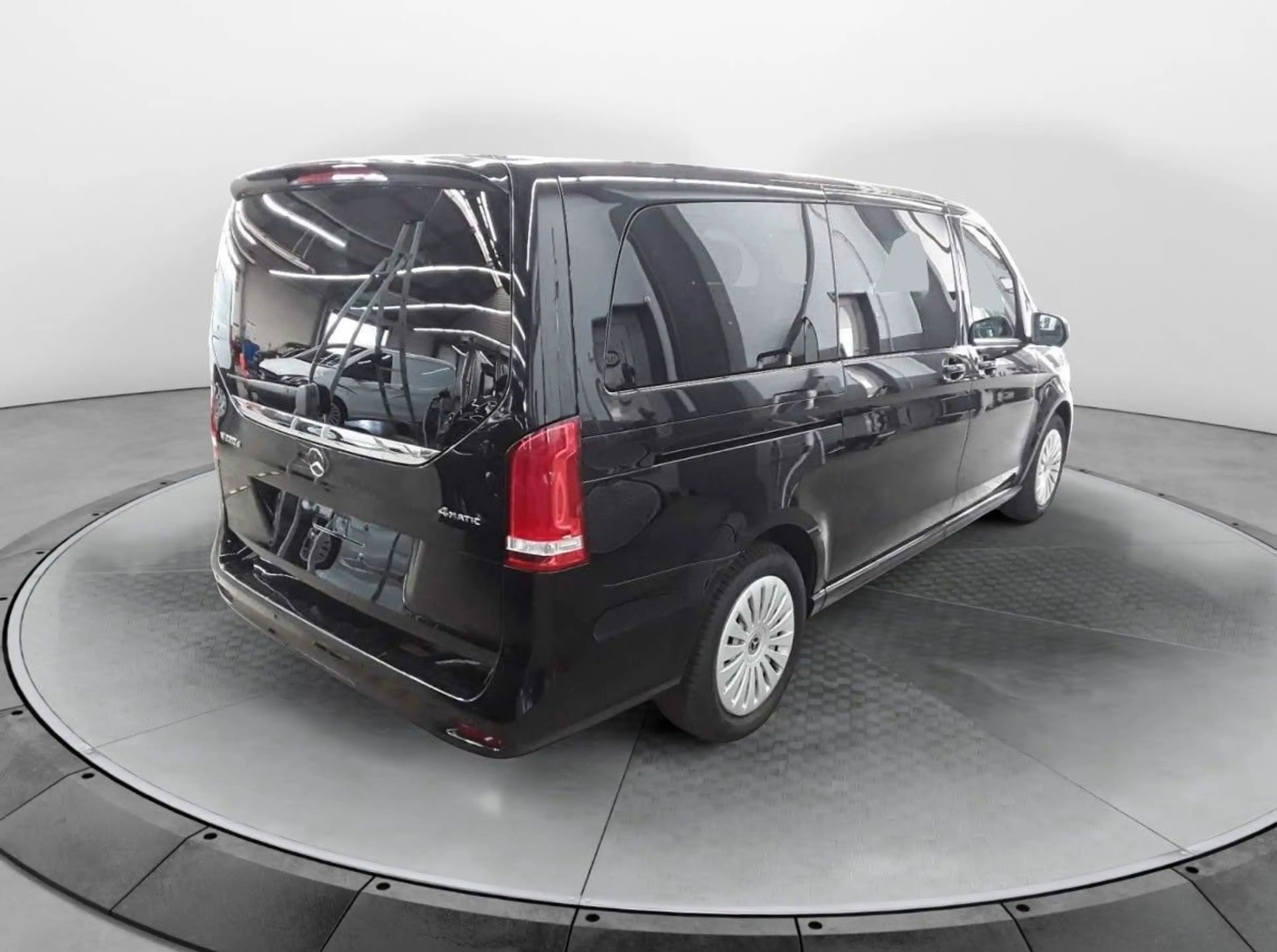Mercedes-Benz V 220 d 4MATIC EDITION AMG AIRMATIC elektr Türen — photo 3