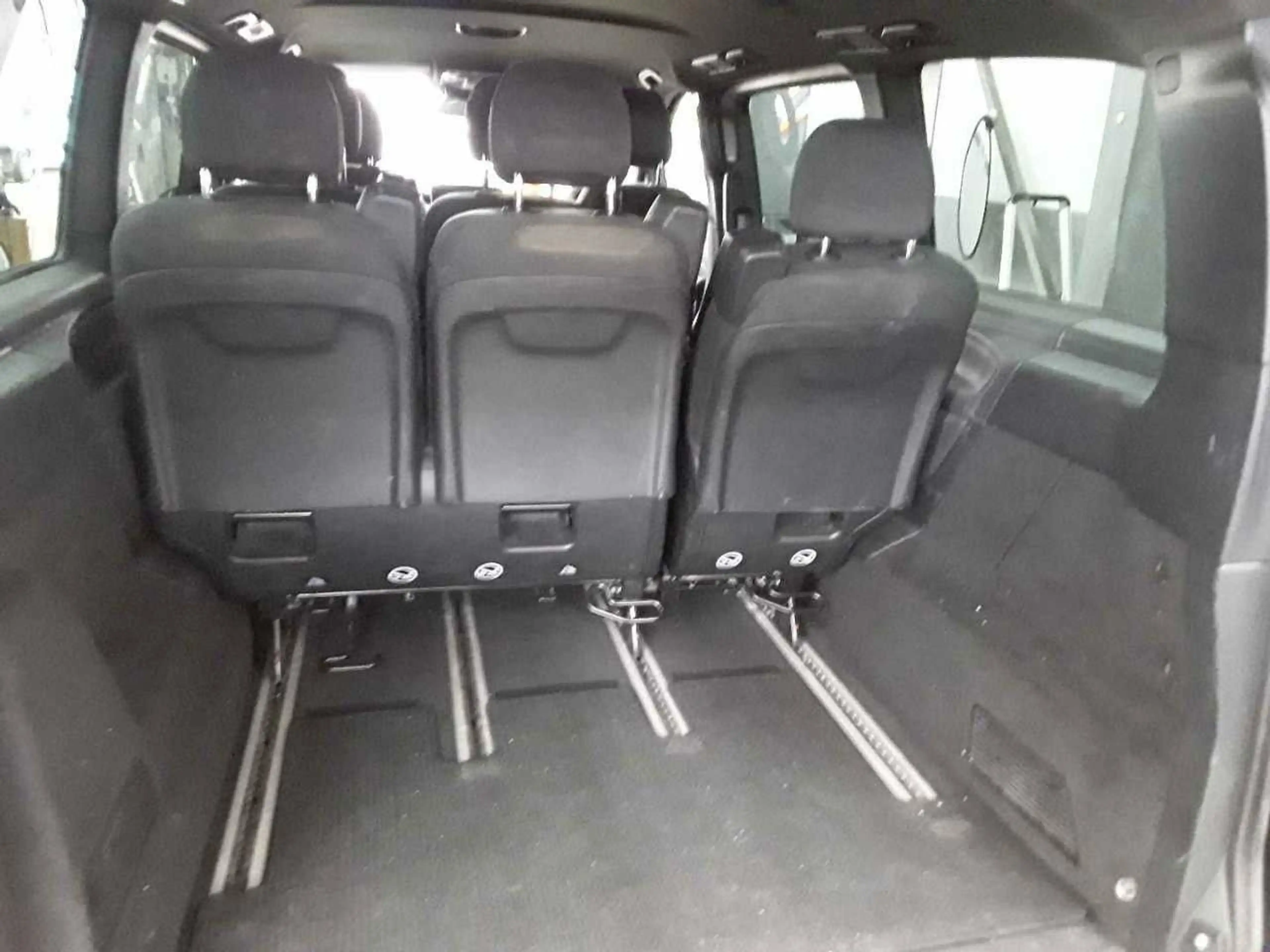 Mercedes-Benz V 220 d 4MATIC EDITION AMG AIRMATIC elektr Türen — photo 7