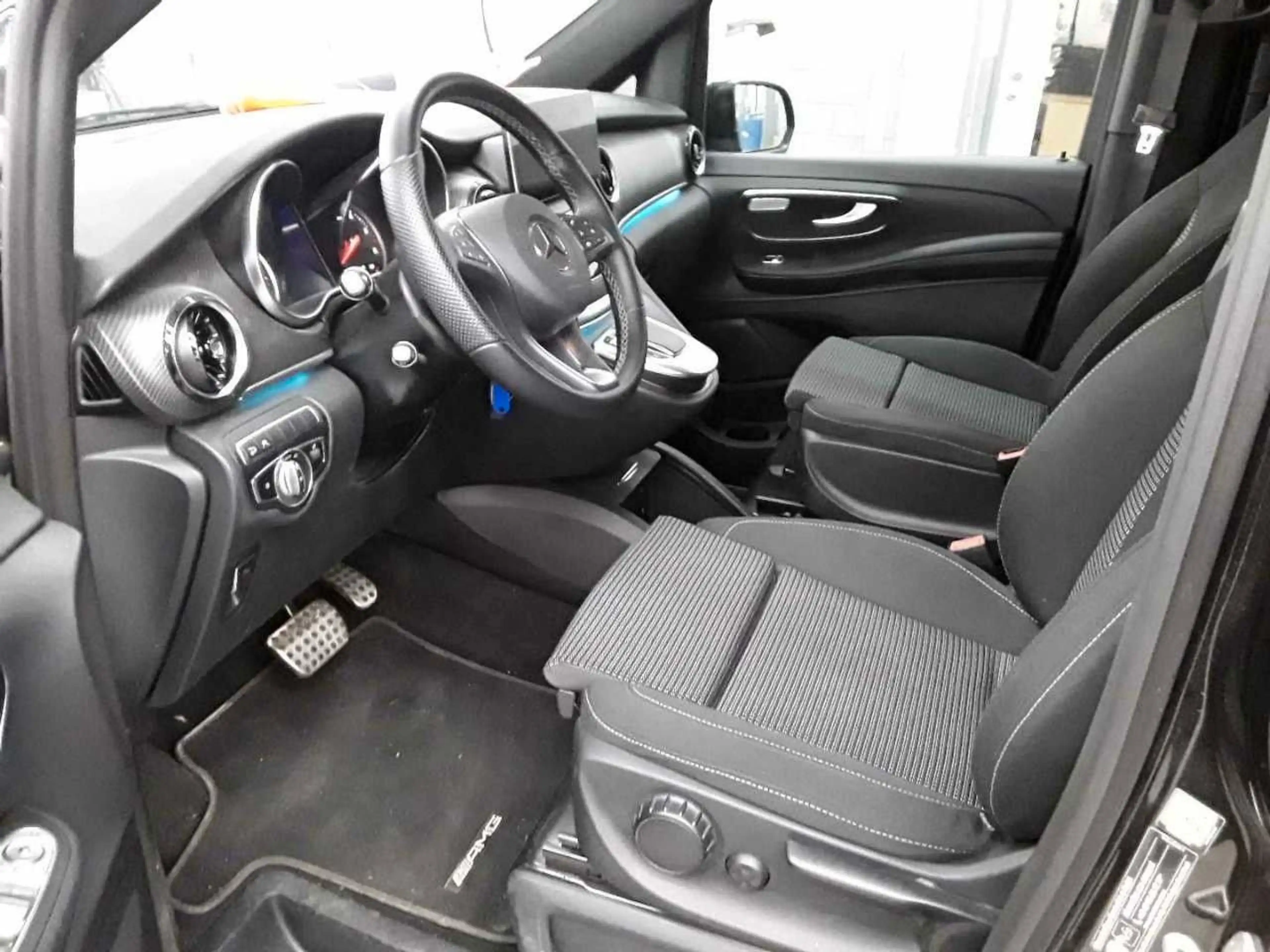Mercedes-Benz V 220 d 4MATIC EDITION AMG AIRMATIC elektr Türen — photo 8