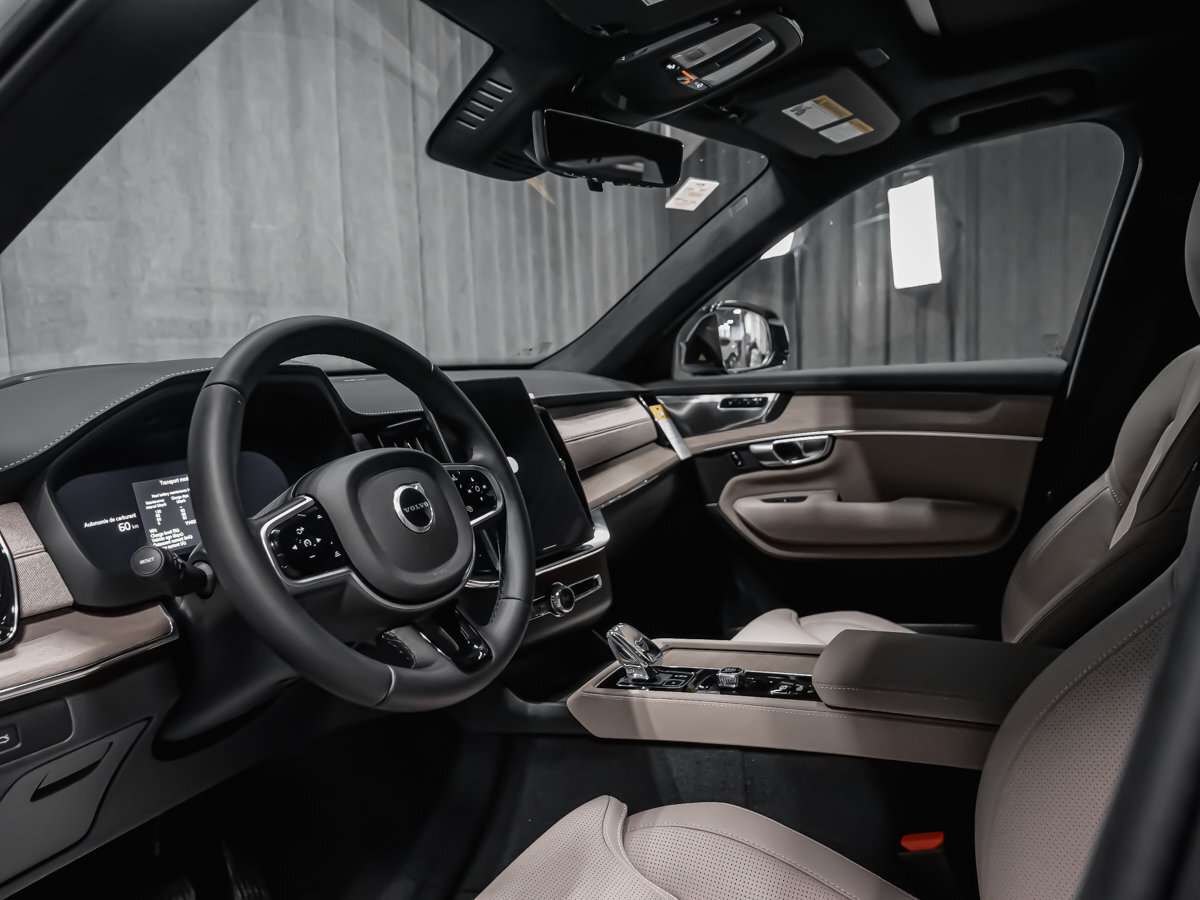 2026 Volvo XC90 Ultra 7-Seater (Dark Theme) thumb 7