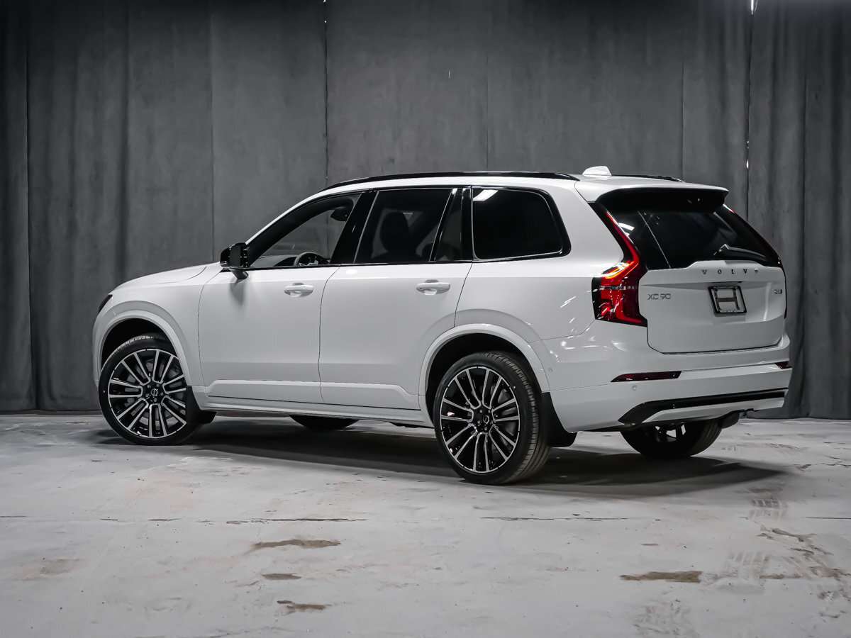 2026 Volvo XC90 Ultra 7-Seater (Dark Theme) alt 5