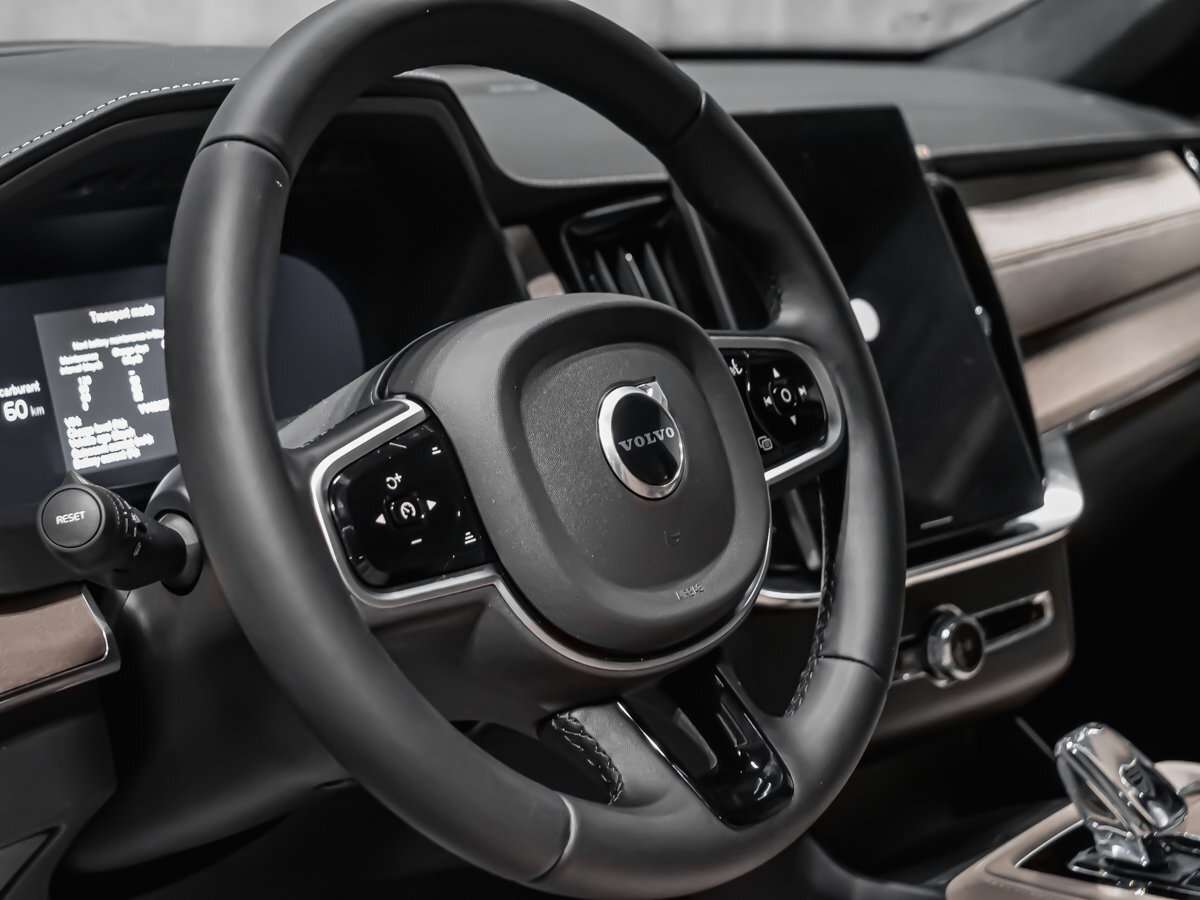 2026 Volvo XC90 Ultra 7-Seater (Dark Theme) thumb 9
