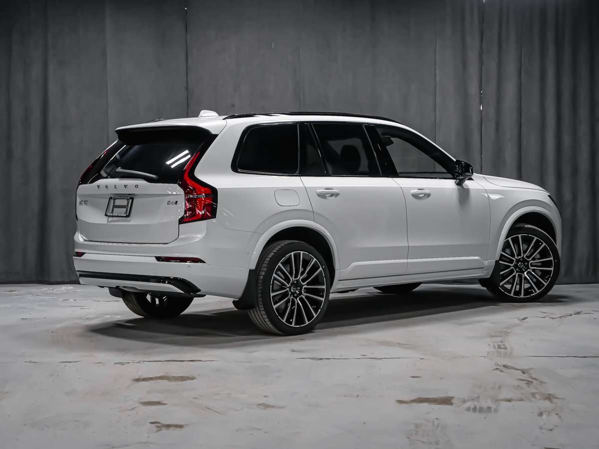 2026 Volvo XC90 Ultra 7-Seater (Dark Theme) alt 3