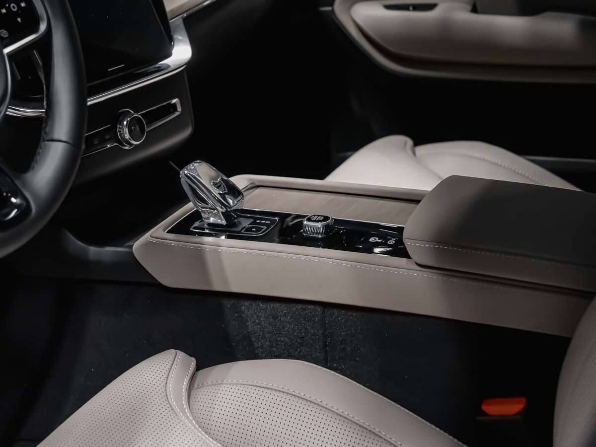 2026 Volvo XC90 Ultra 7-Seater (Dark Theme) thumb 8