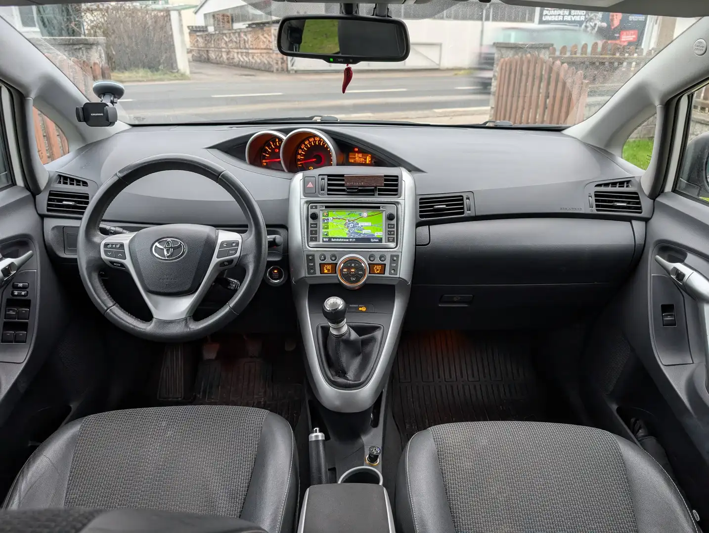 Toyota Verso Verso 2,0 D-4D 125 High DPF High Weiß - 2