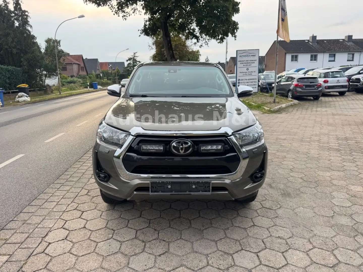 Toyota Hilux 2.8 Extra Cab 4x4 Automatik *MwSt* Brun - 2