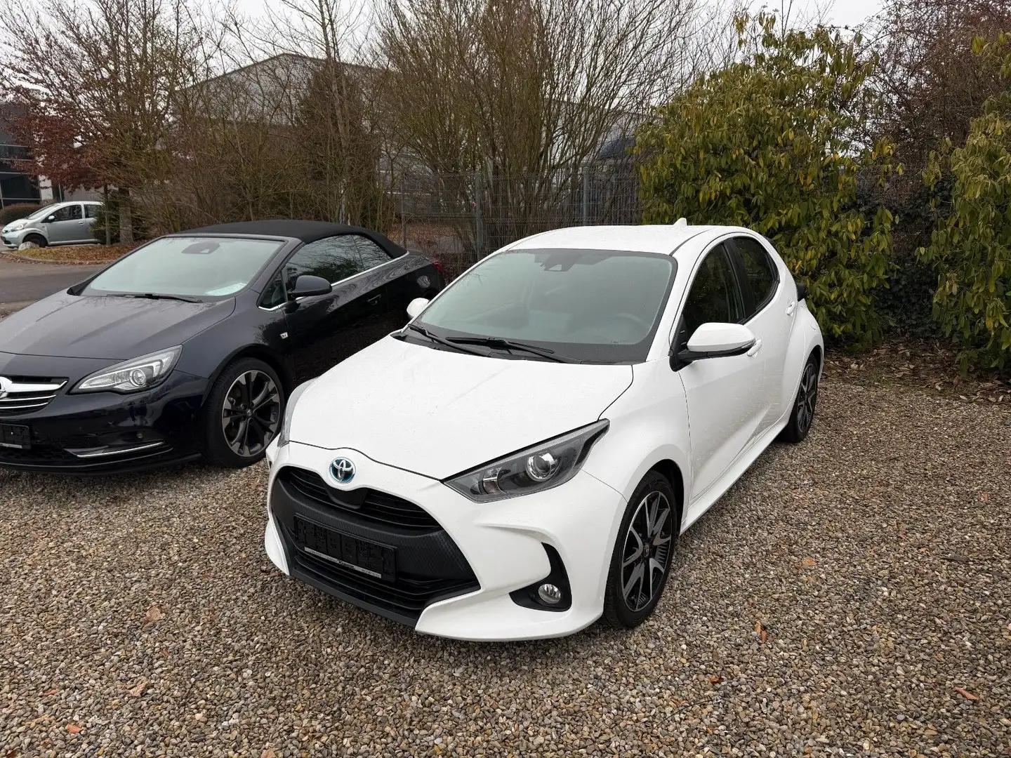 Toyota Yaris 1.5 Hybrid Design Comfort Weiß - 1