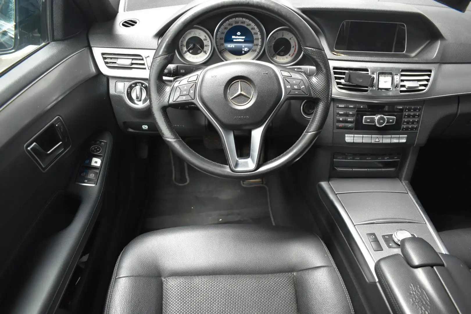 Mercedes-Benz E 200 BlueTec Avantgarde*NAVI*SHZ*PDC*LED* crna - 2