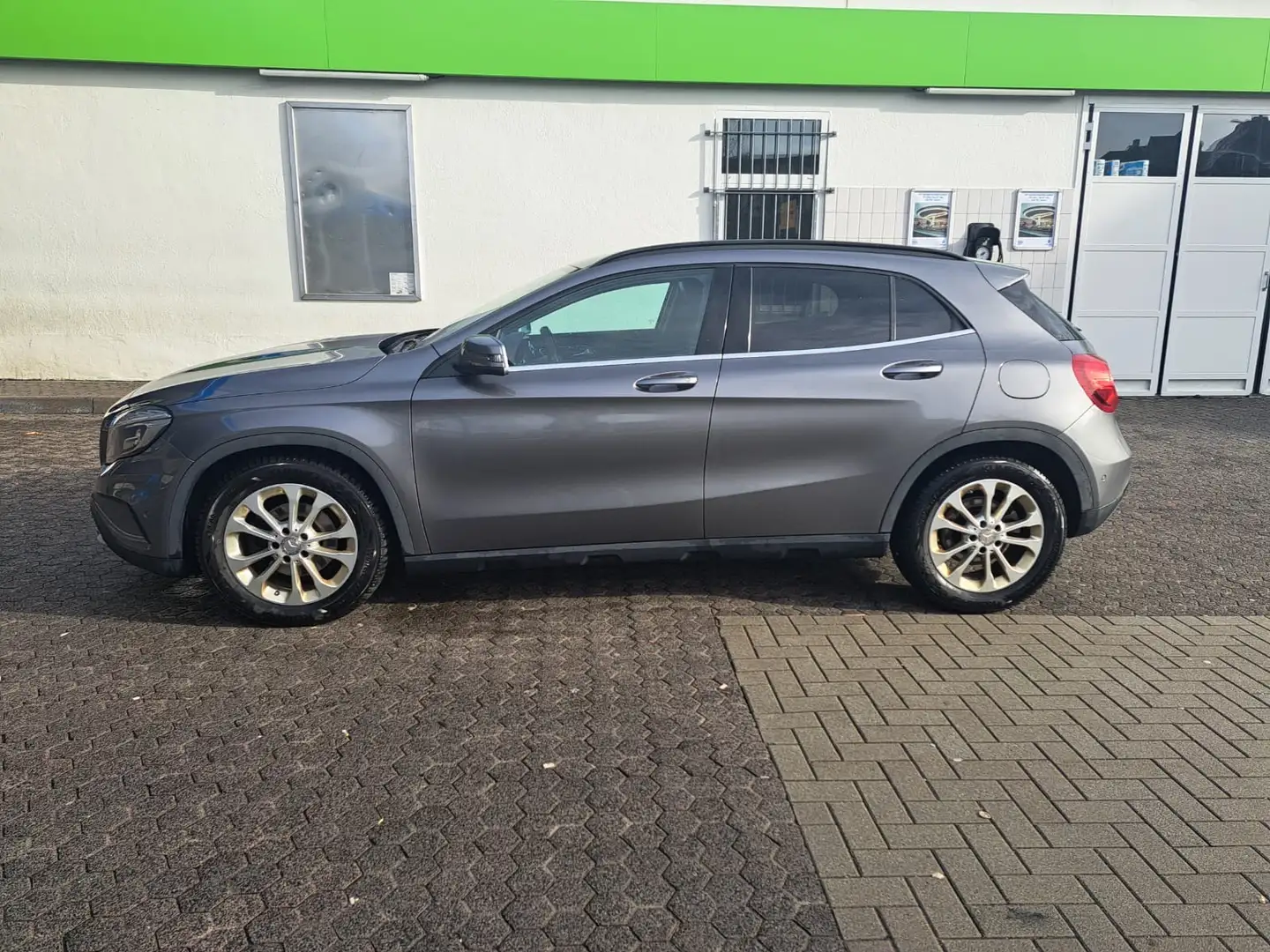 Mercedes-Benz GLA 220 GLA 220 CDI / d 4Matic (156.905) Grau - 2