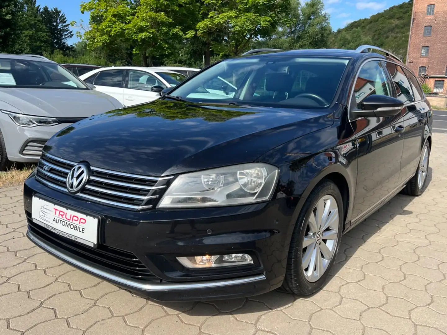 Volkswagen Passat 2.0TDI R-Line/Tempomat/Navi/AHK/SHZ/R-Kam - 2