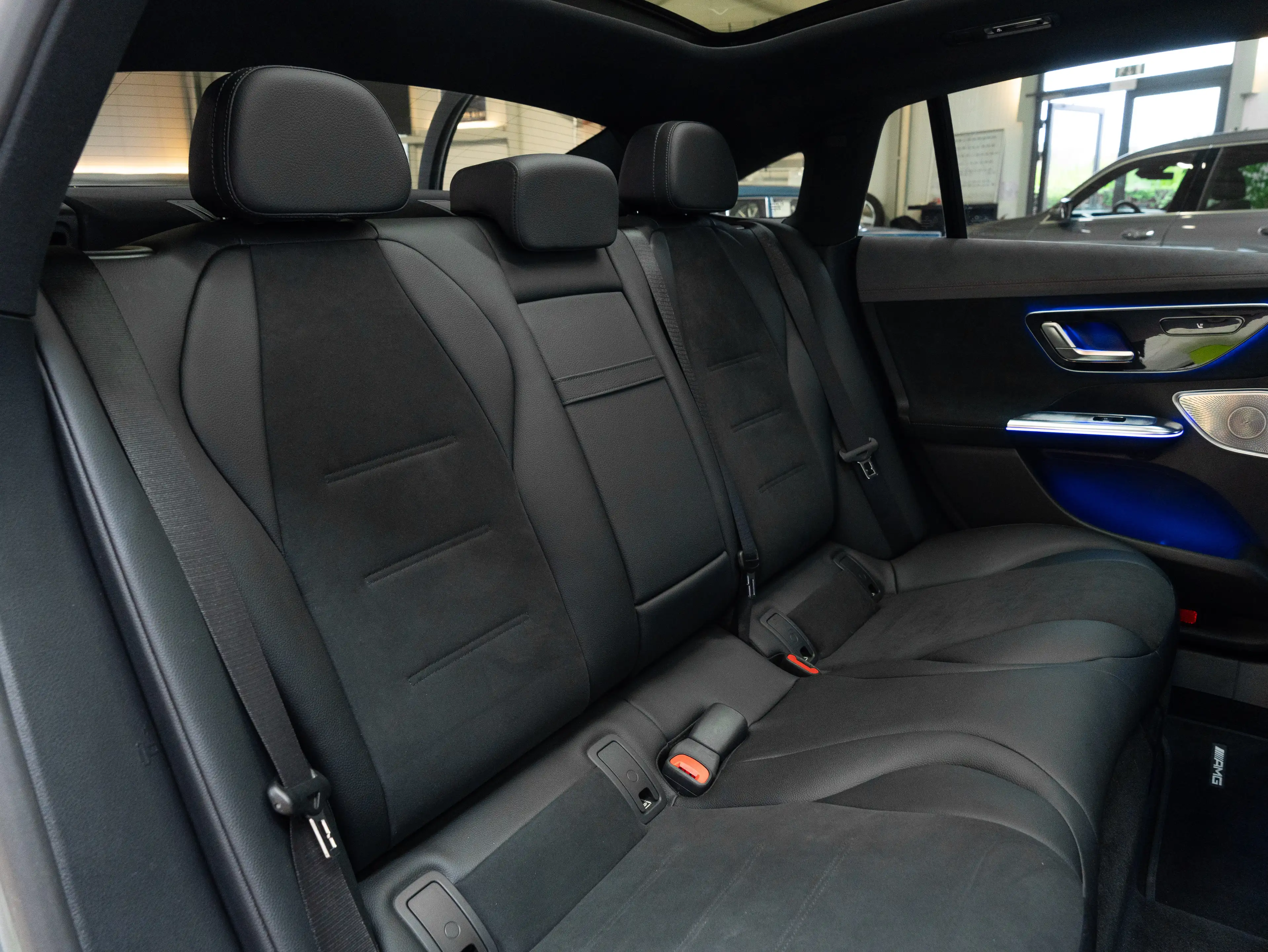Mercedes-Benz EQE 350 4Matic AMG Premium Night PANO Achterassturing — photo 15
