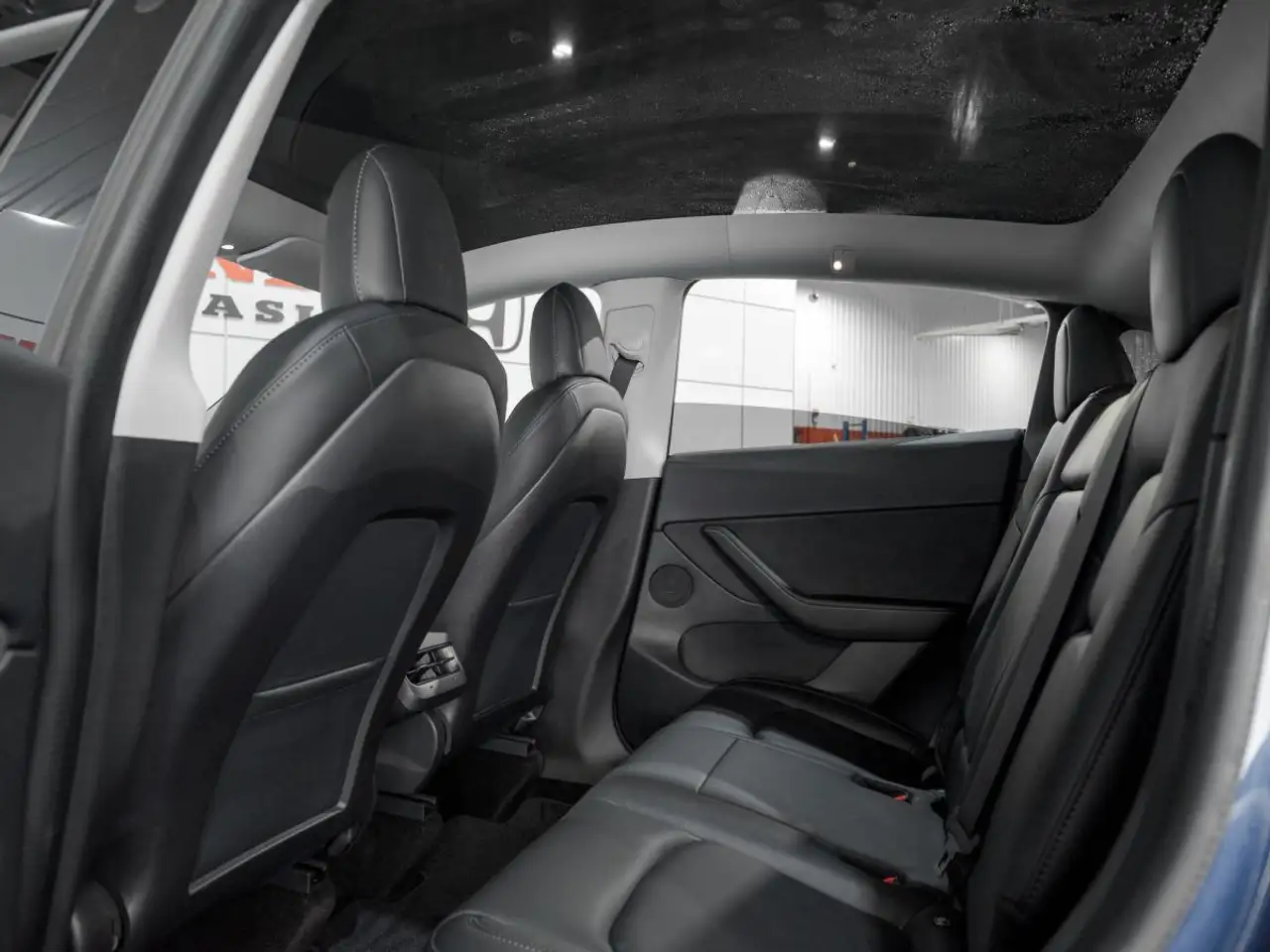 Tesla Model Y снимка Tesla Model Y