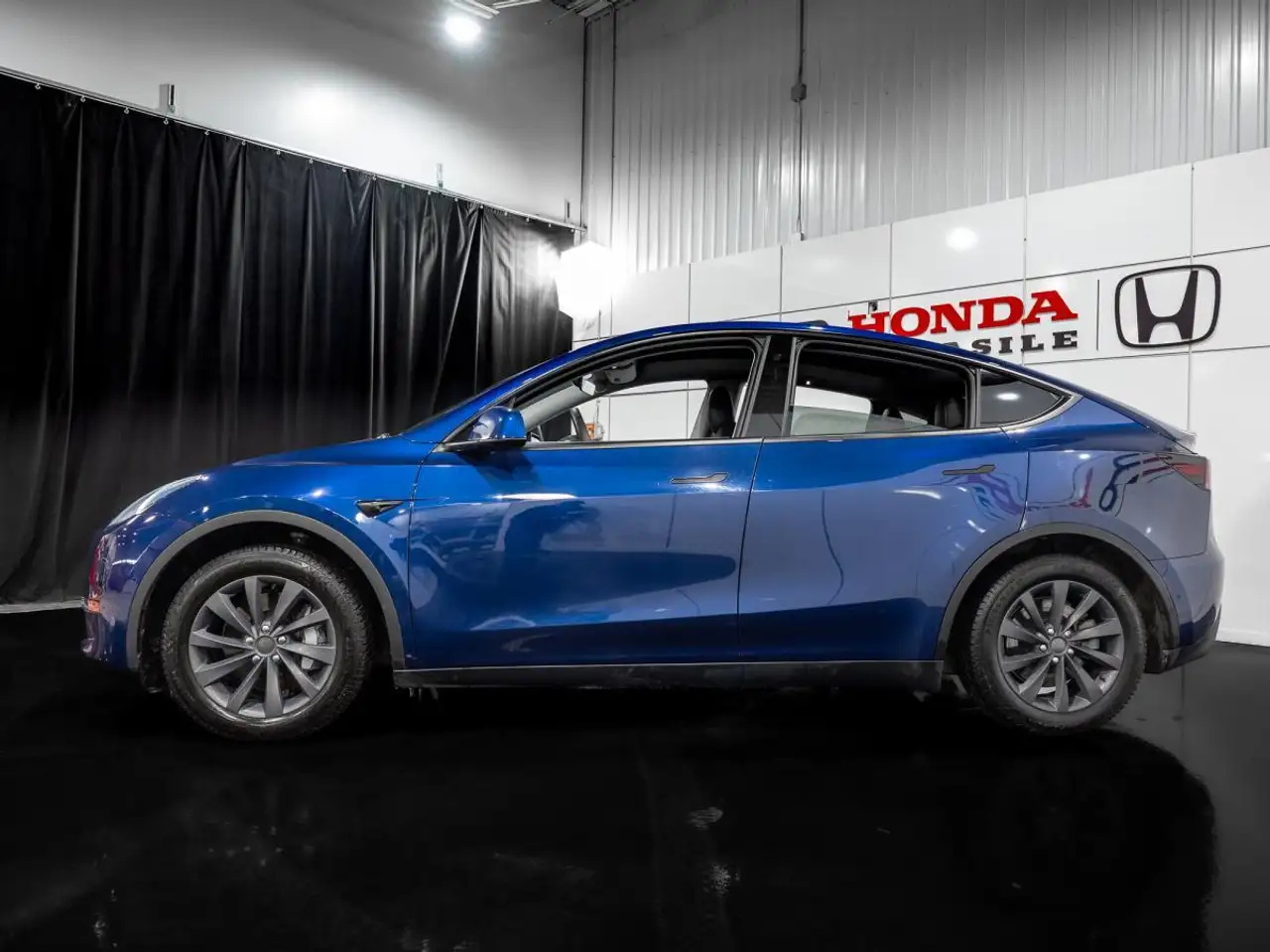 Tesla Model Y снимка Tesla Model Y