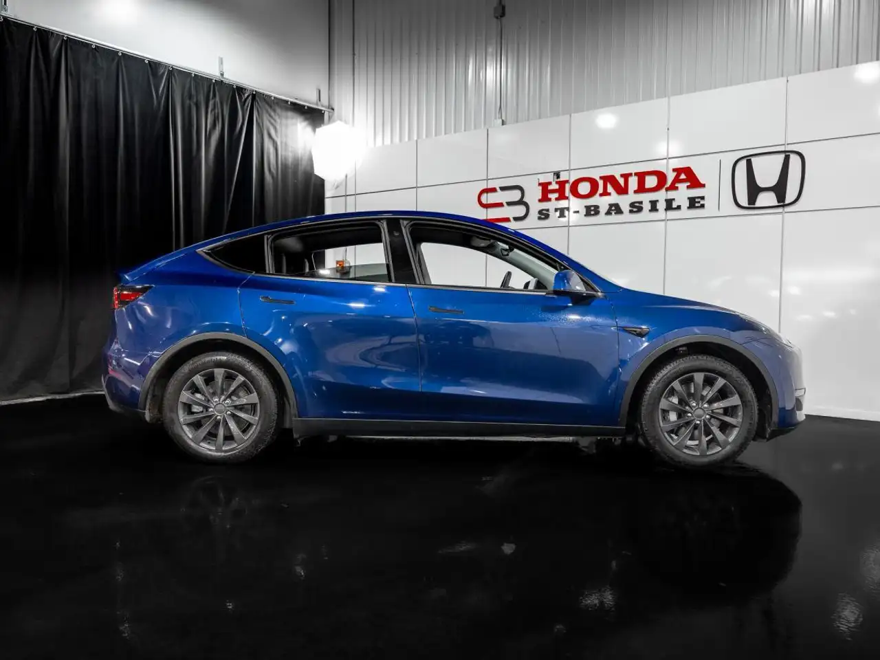 Tesla Model Y снимка Tesla Model Y