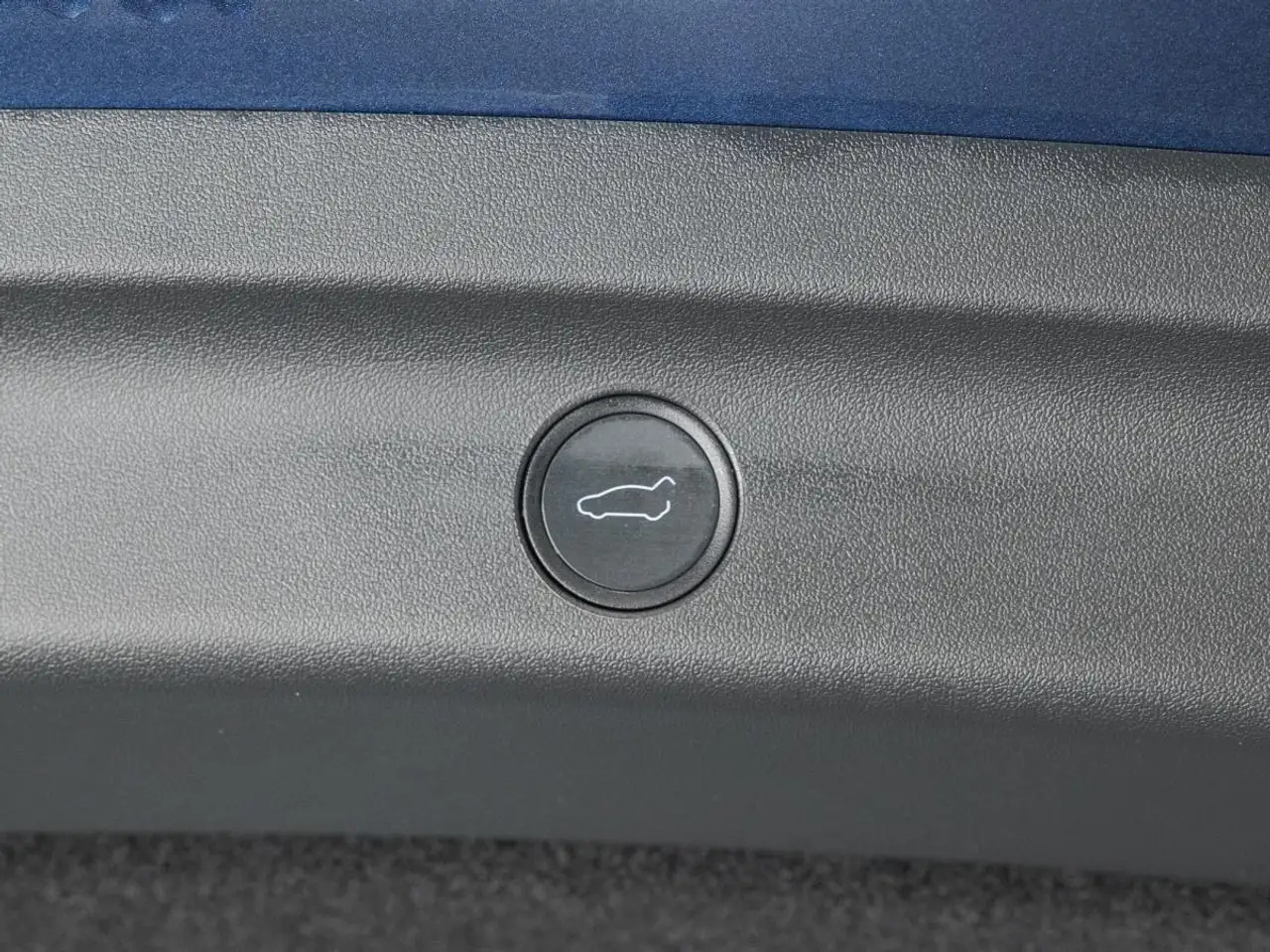 Tesla Model Y снимка Tesla Model Y
