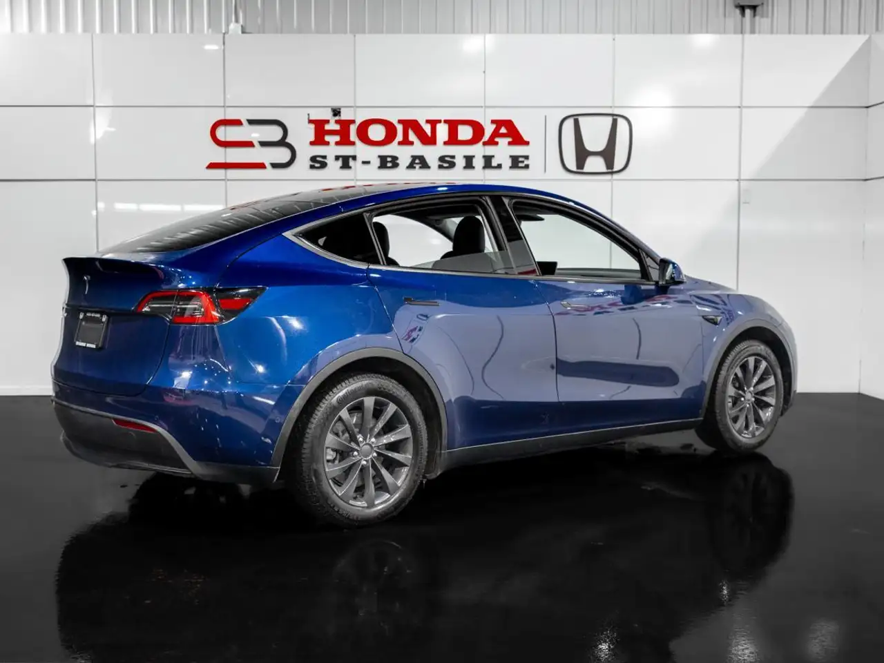 Tesla Model Y снимка Tesla Model Y