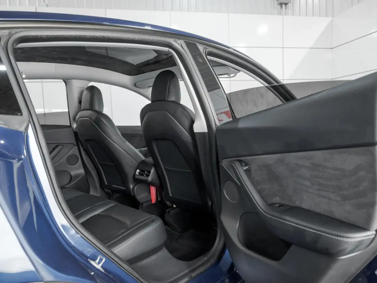 Tesla Model Y снимка Tesla Model Y