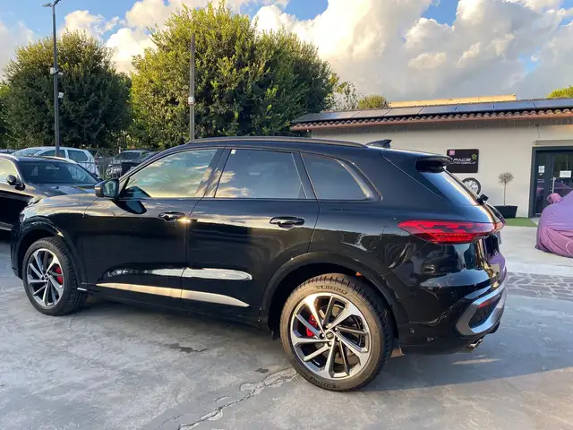Audi Q5 view 14